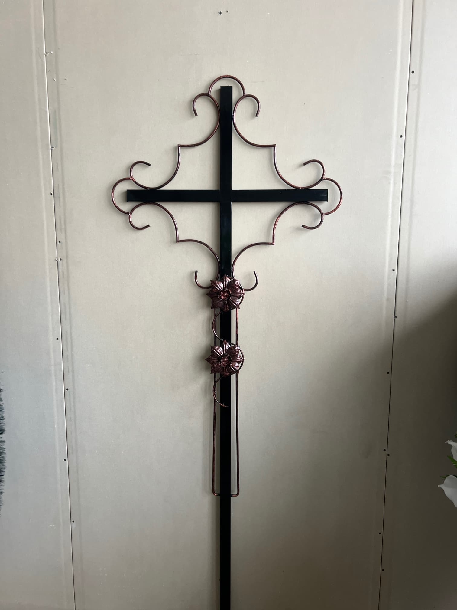 Metal Cross with 2 roses and circular ornament - #321