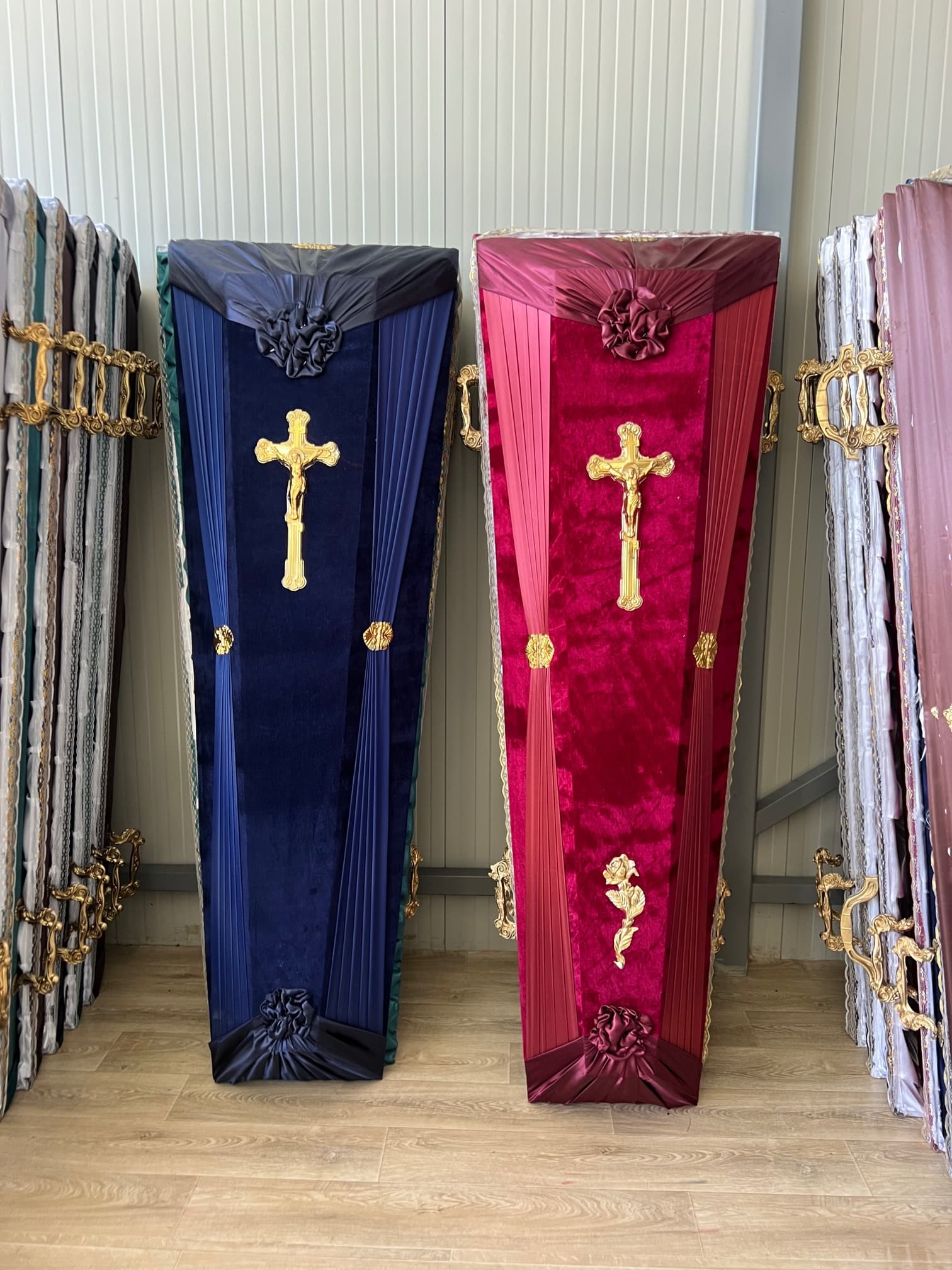 Velur Coffin with General Handles - #208