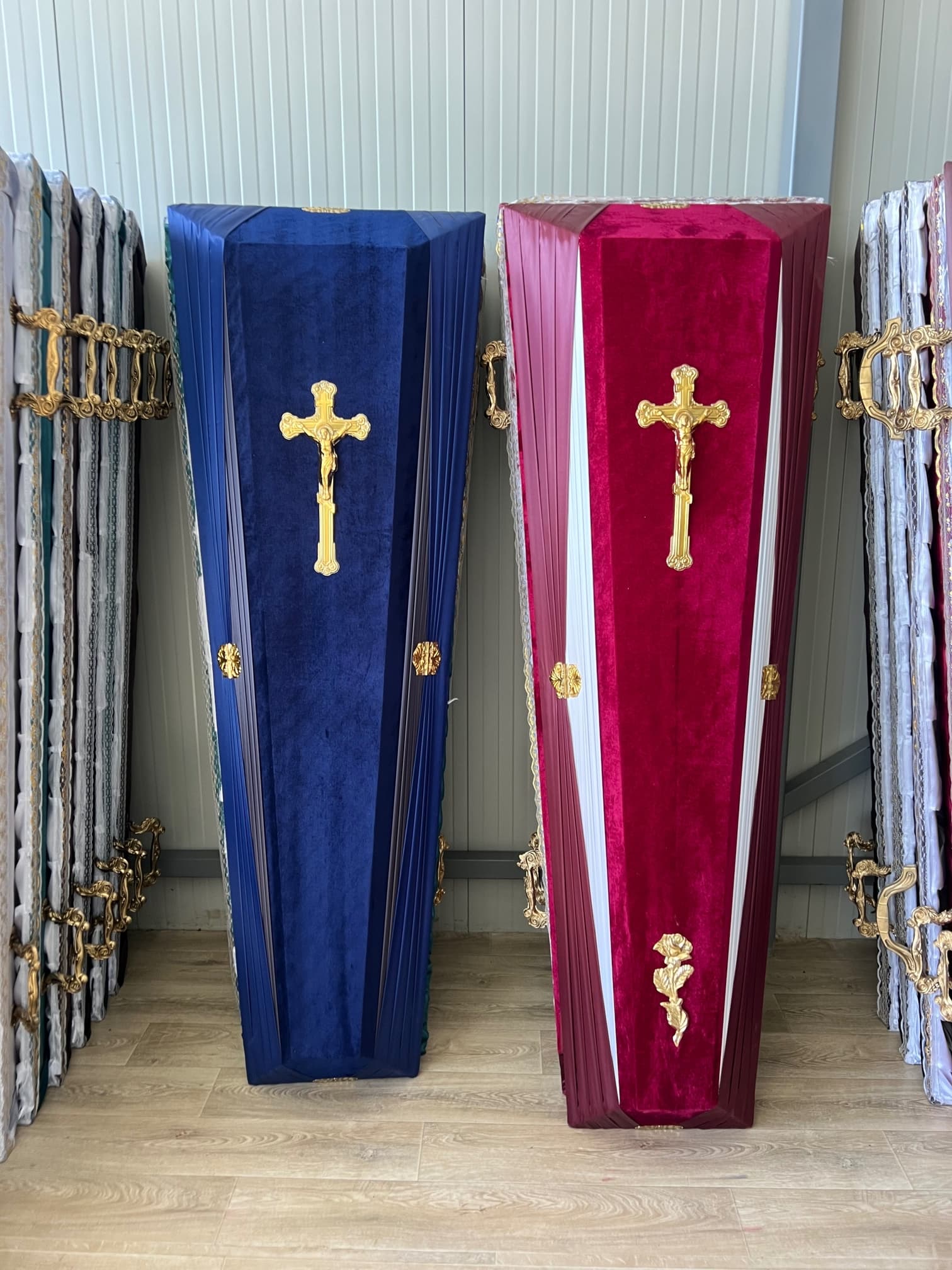 Velur Coffin with Admiral Handles - #209